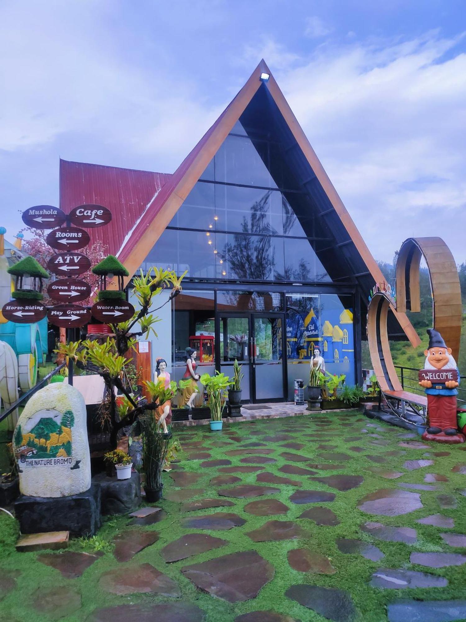 Hotel Nature Bromo And Resort Pasuruan Buitenkant foto